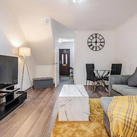 Lovely House In Dagenham / Barking With Free Parking, Wifi & Garden Εξωτερικό φωτογραφία