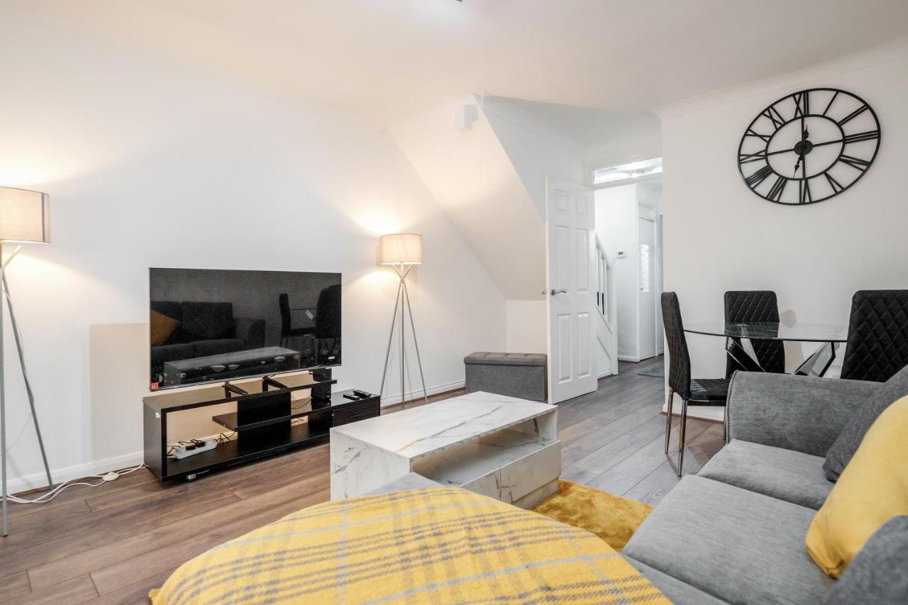 Lovely House In Dagenham / Barking With Free Parking, Wifi & Garden Εξωτερικό φωτογραφία