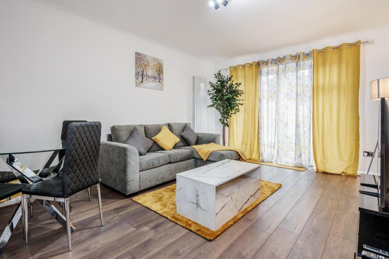 Lovely House In Dagenham / Barking With Free Parking, Wifi & Garden Εξωτερικό φωτογραφία