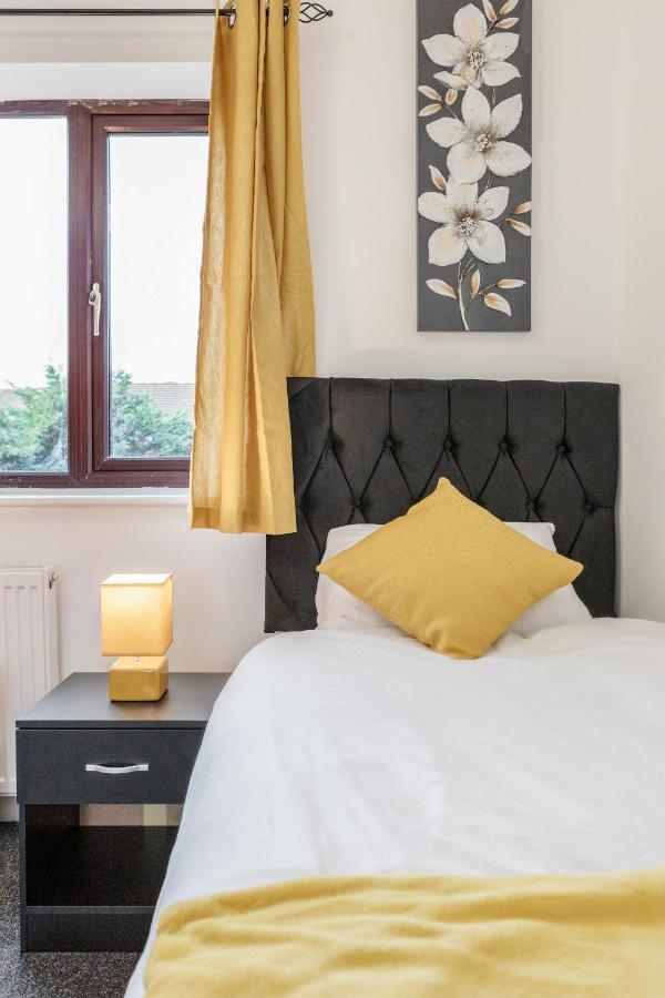 Lovely House In Dagenham / Barking With Free Parking, Wifi & Garden Εξωτερικό φωτογραφία