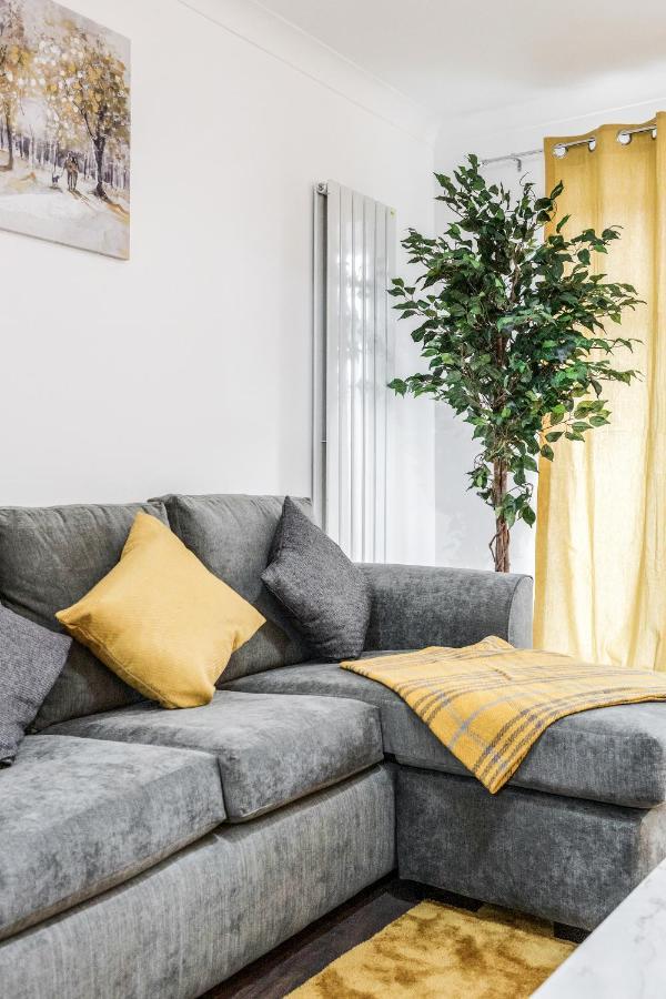 Lovely House In Dagenham / Barking With Free Parking, Wifi & Garden Εξωτερικό φωτογραφία