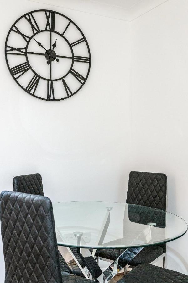 Lovely House In Dagenham / Barking With Free Parking, Wifi & Garden Εξωτερικό φωτογραφία