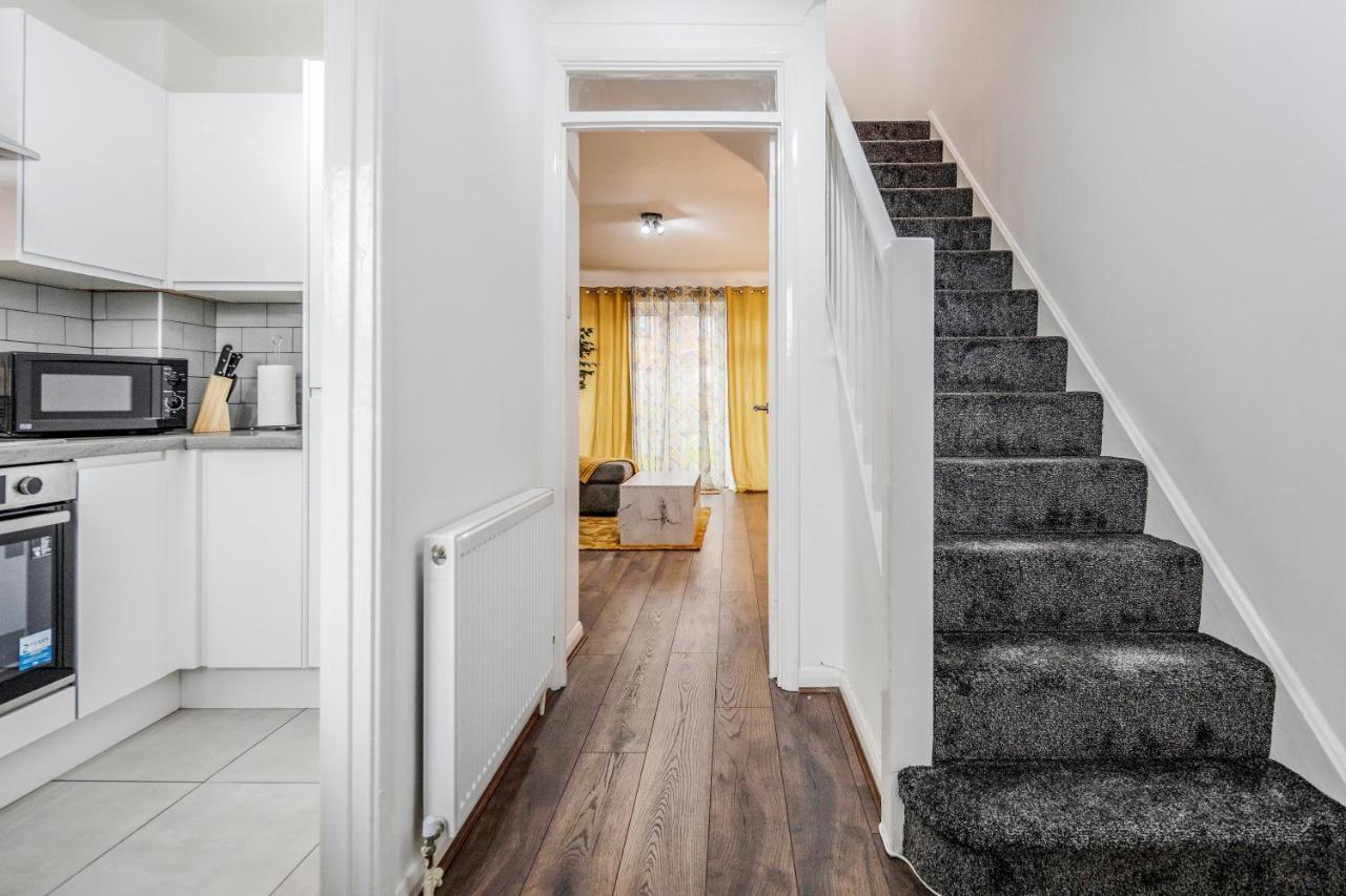 Lovely House In Dagenham / Barking With Free Parking, Wifi & Garden Εξωτερικό φωτογραφία