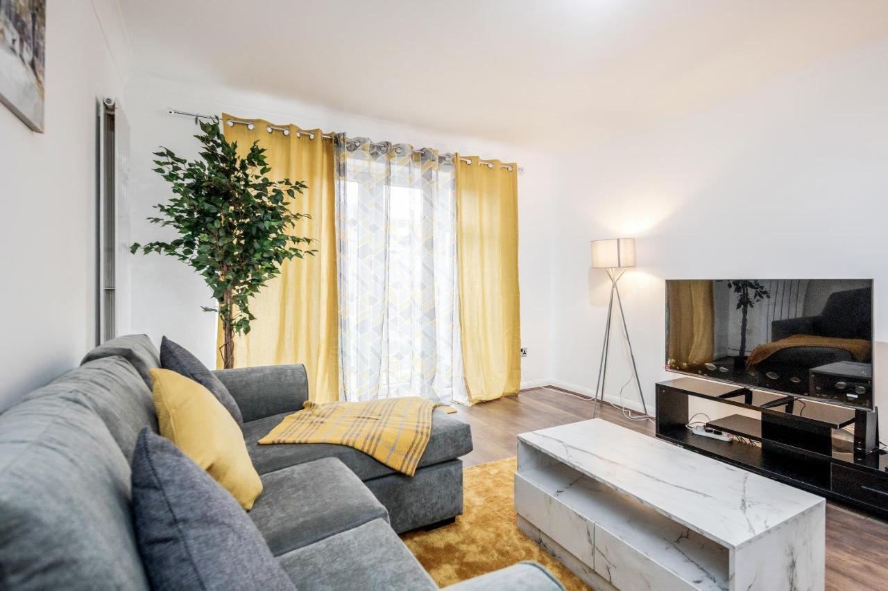 Lovely House In Dagenham / Barking With Free Parking, Wifi & Garden Εξωτερικό φωτογραφία