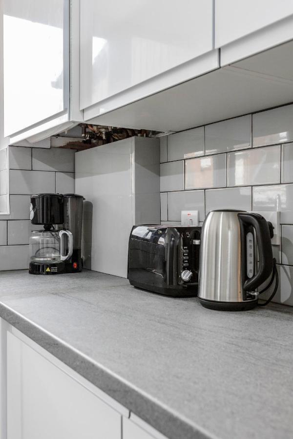 Lovely House In Dagenham / Barking With Free Parking, Wifi & Garden Εξωτερικό φωτογραφία