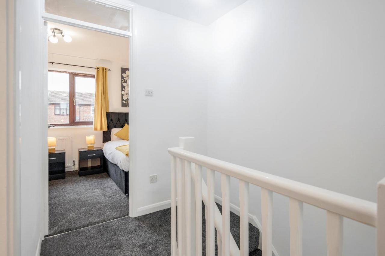 Lovely House In Dagenham / Barking With Free Parking, Wifi & Garden Εξωτερικό φωτογραφία