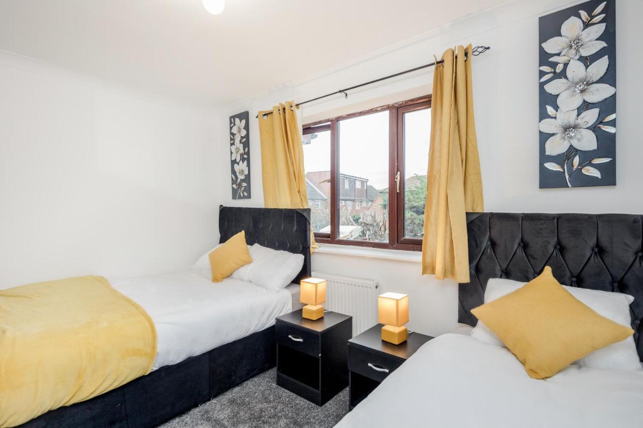 Lovely House In Dagenham / Barking With Free Parking, Wifi & Garden Εξωτερικό φωτογραφία