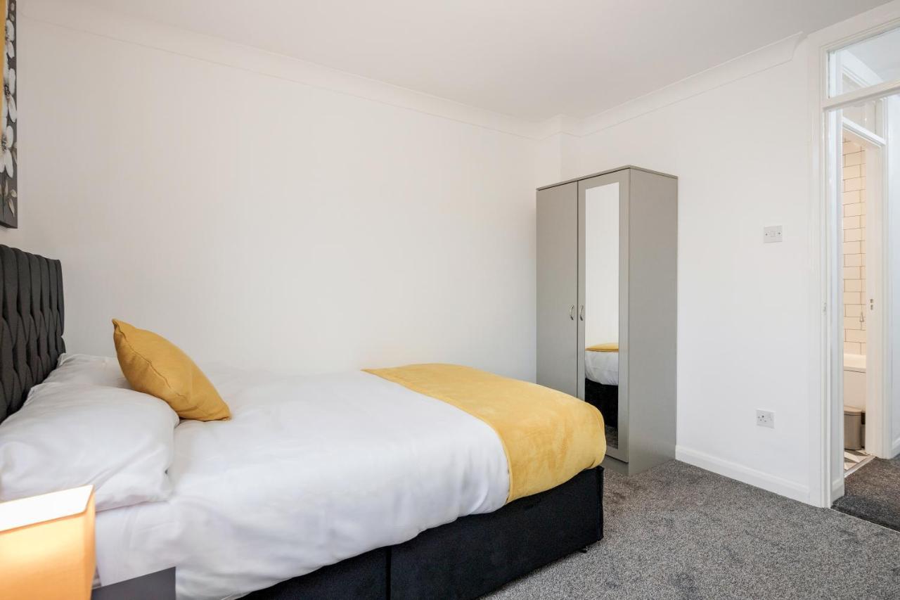 Lovely House In Dagenham / Barking With Free Parking, Wifi & Garden Εξωτερικό φωτογραφία