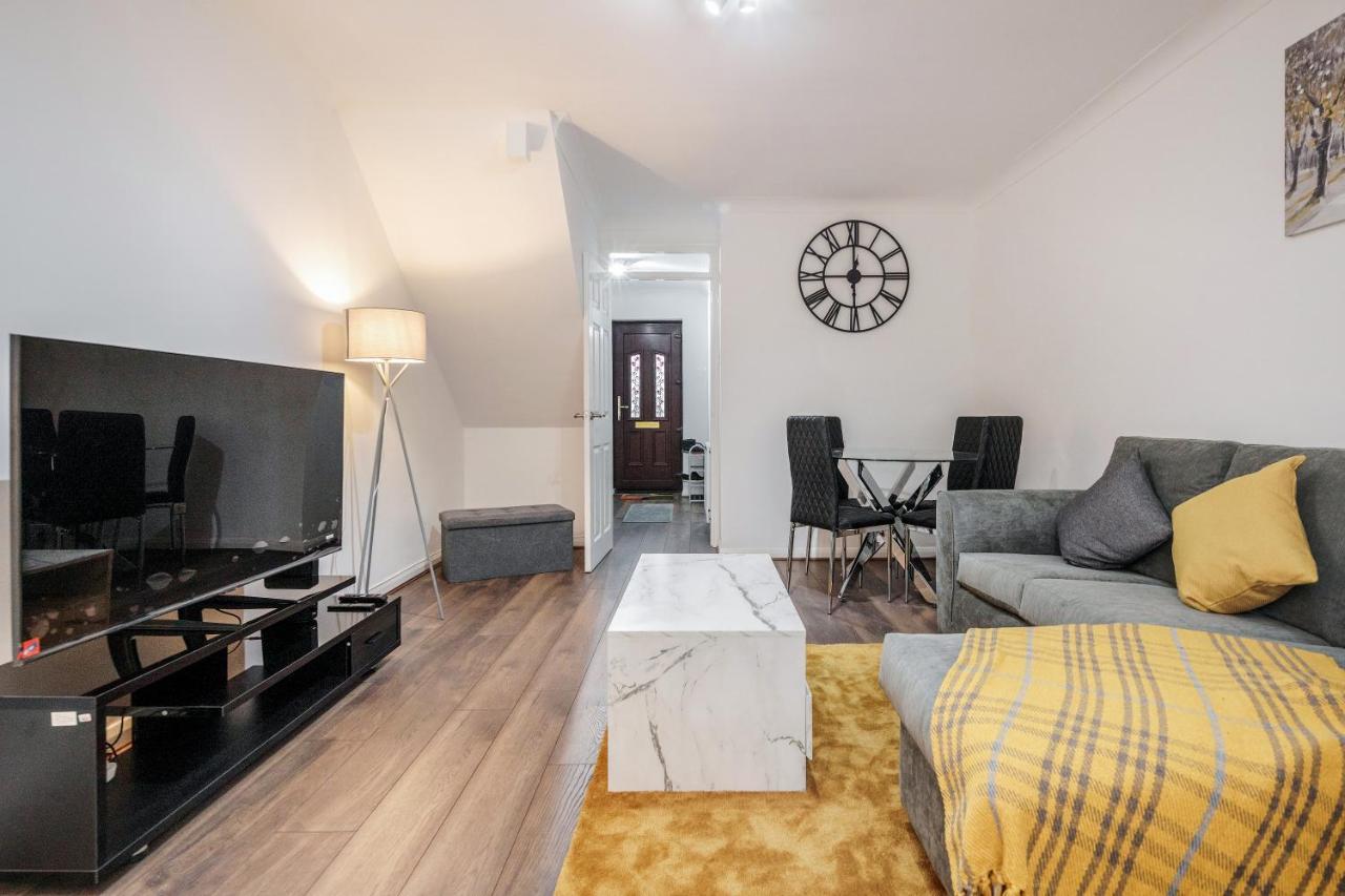 Lovely House In Dagenham / Barking With Free Parking, Wifi & Garden Εξωτερικό φωτογραφία