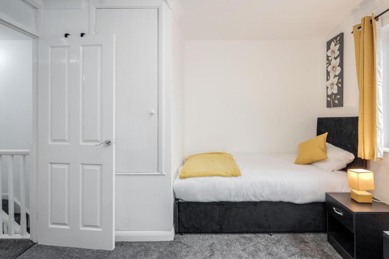 Lovely House In Dagenham / Barking With Free Parking, Wifi & Garden Εξωτερικό φωτογραφία