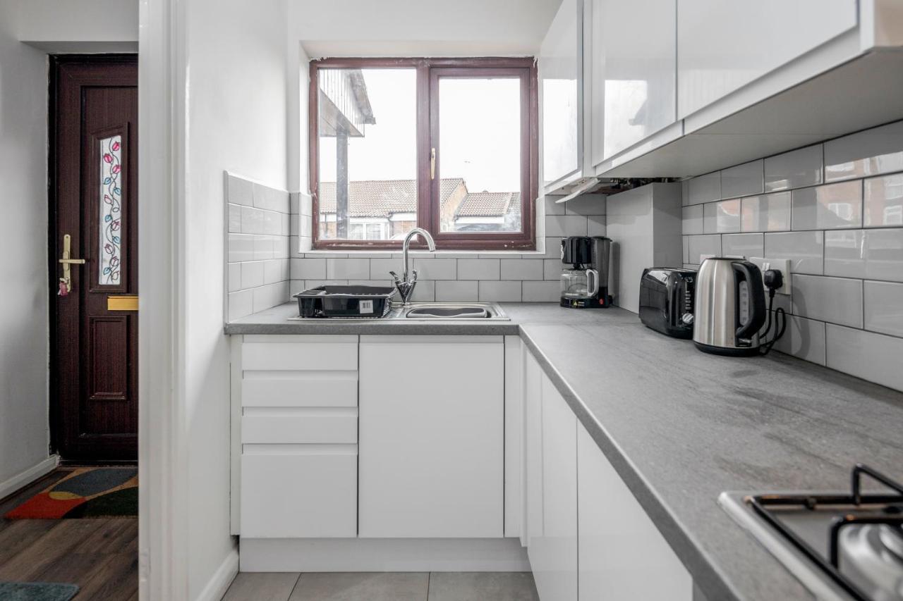Lovely House In Dagenham / Barking With Free Parking, Wifi & Garden Εξωτερικό φωτογραφία